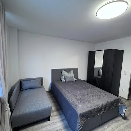 Brand-new Renovated Apartment *