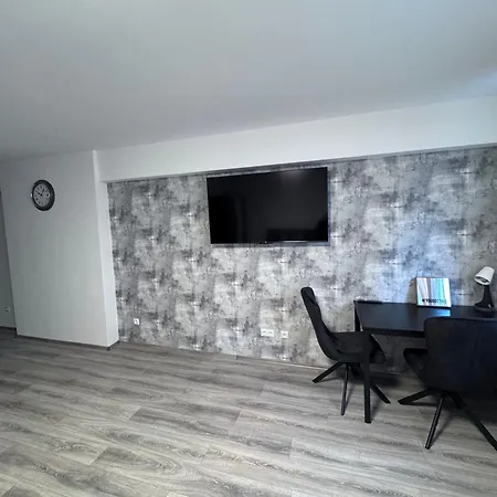 Brand-new Renovated *